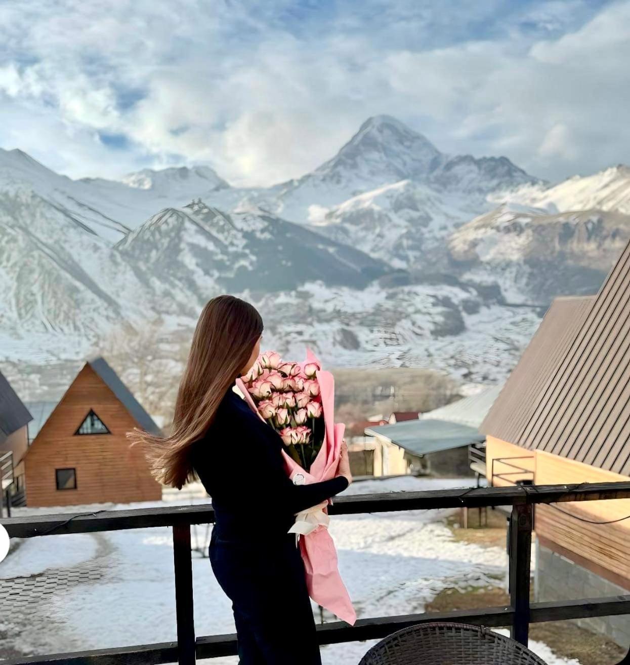 Guesthouse Elli & Cottages Kazbegi Exteriör bild