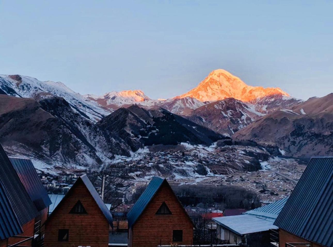 Guesthouse Elli & Cottages Kazbegi Exteriör bild