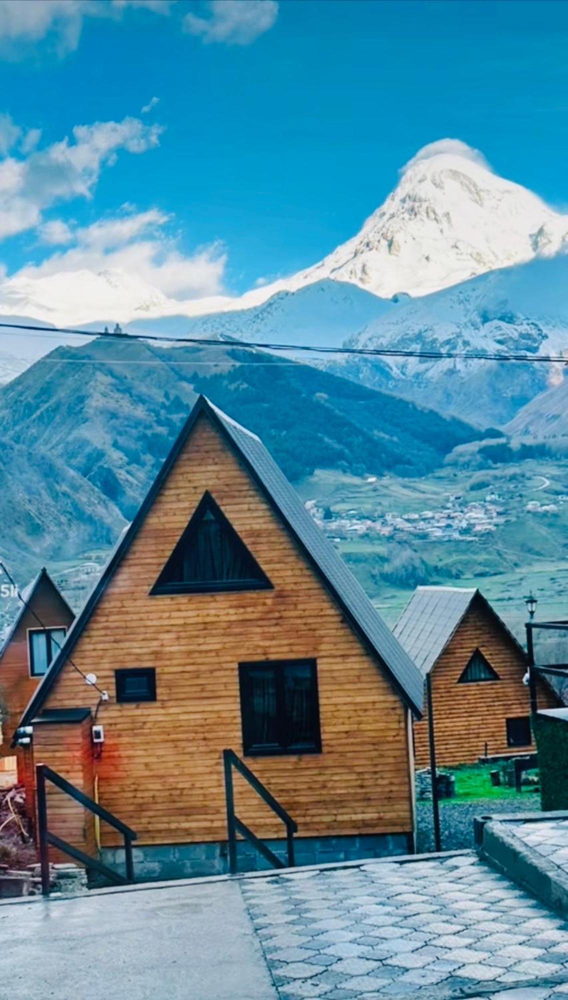Guesthouse Elli & Cottages Kazbegi Exteriör bild
