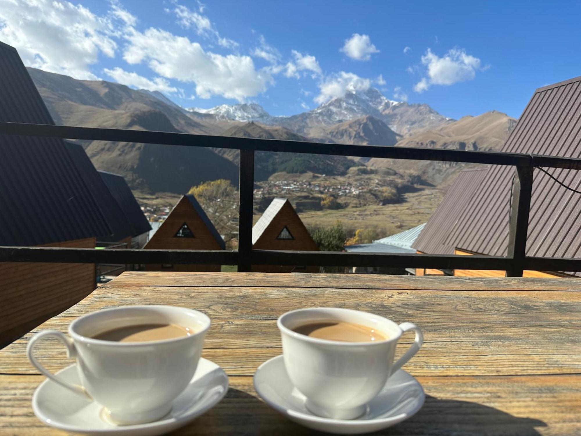 Guesthouse Elli & Cottages Kazbegi Exteriör bild
