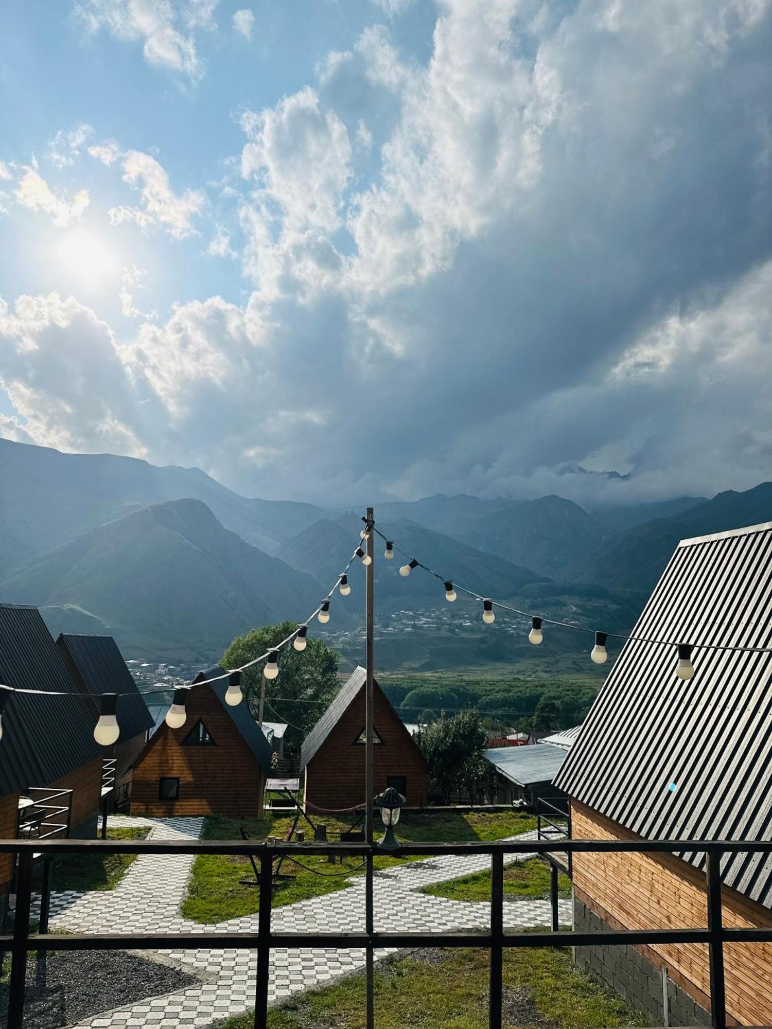 Guesthouse Elli & Cottages Kazbegi Exteriör bild