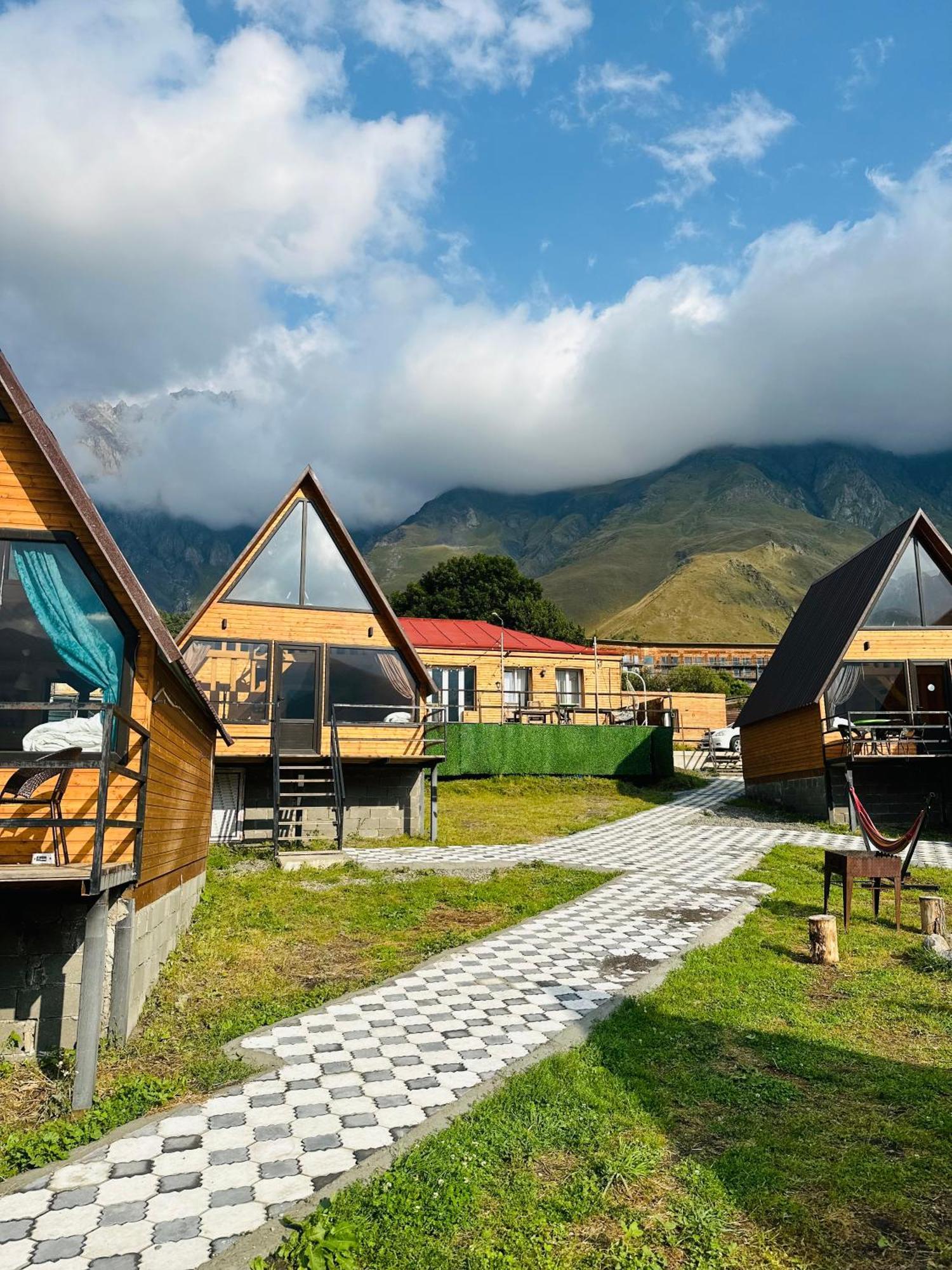 Guesthouse Elli & Cottages Kazbegi Exteriör bild