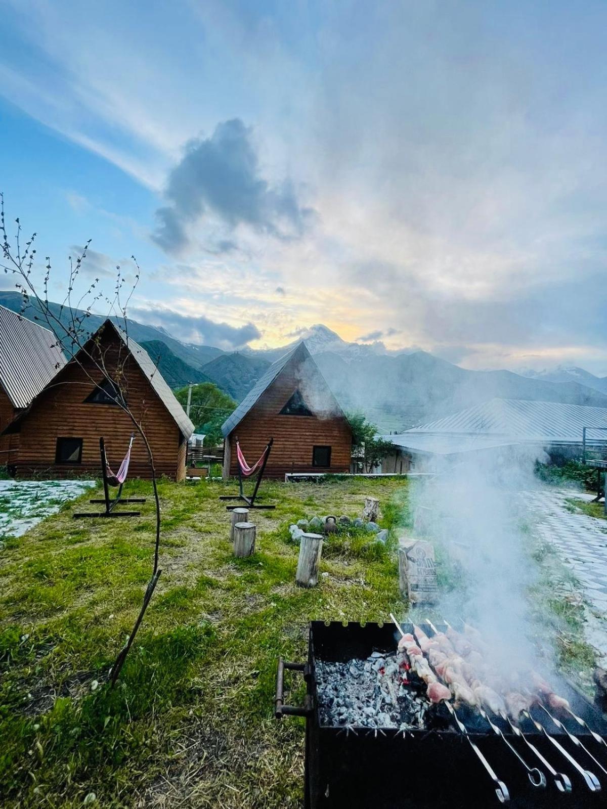 Guesthouse Elli & Cottages Kazbegi Exteriör bild