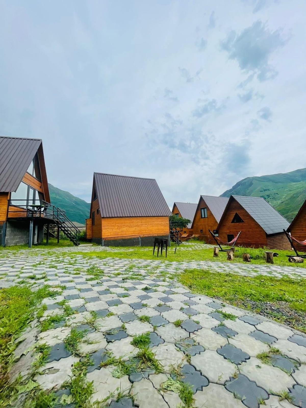 Guesthouse Elli & Cottages Kazbegi Exteriör bild